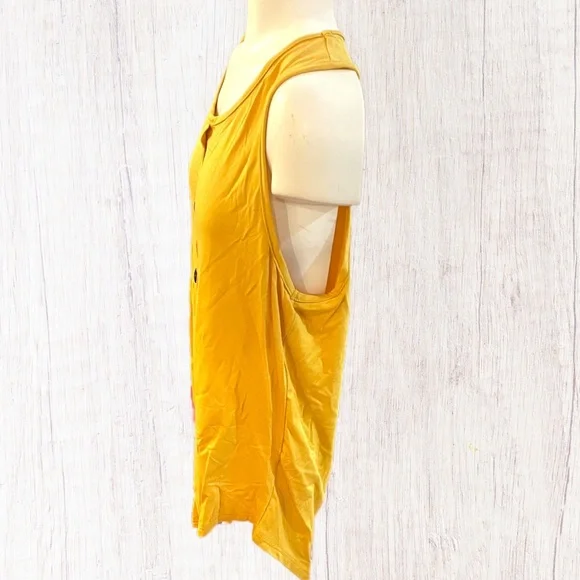 Faux Button Tank - Picture 3 of 4